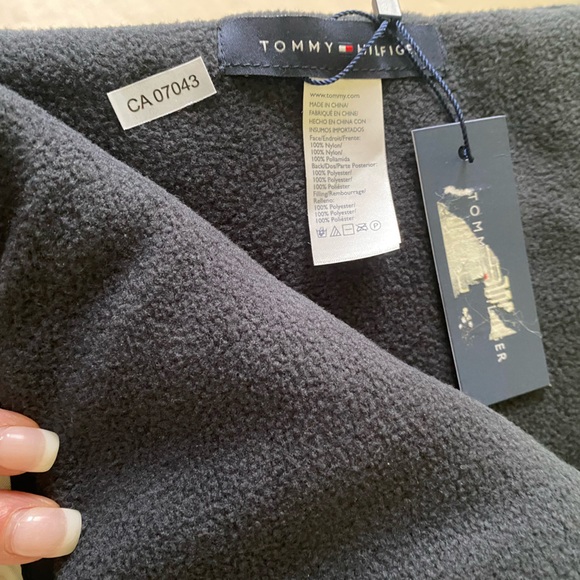 NWT *Tommy* fleece lined scarf - Picture 2 of 11
